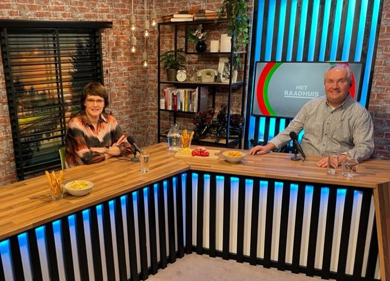 Ons raadslid Marloes Draak is te gast bij de vernieuwde talkshow Het Raadhuis op <a href="/RTV_L/">RTV Lansingerland</a> om over verschillende politieke onderwerpen te praten.

De uitzending is vanavond om 20:00 uur te zien op RTV Lansingerland op Ziggo TV kanaal 41 of op KPN kanaal 1386.

#lansingerland #vvd