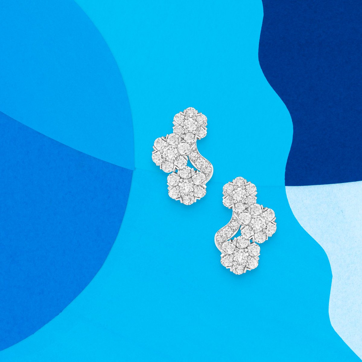 vancleefarpels's tweet photo. The Snowflake collection enhances the beauty and vitality of the diamonds in highly poetic pieces. Slide to discover these creations, highlighted in Jeremie Fischer's universe.
#VCASnowflake #VCAHighJewelry #VanCleefArpels #diamonds
https://t.co/ibogfOc8NC https://t.co/07fb8U3CsO