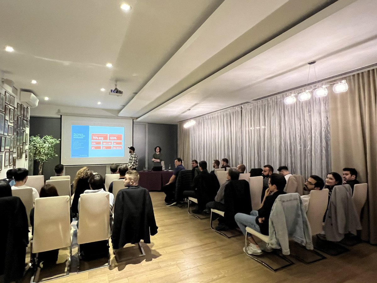 BucharestJS's tweet image. Amazing crowd at the meetup tonight! #itisfun #community