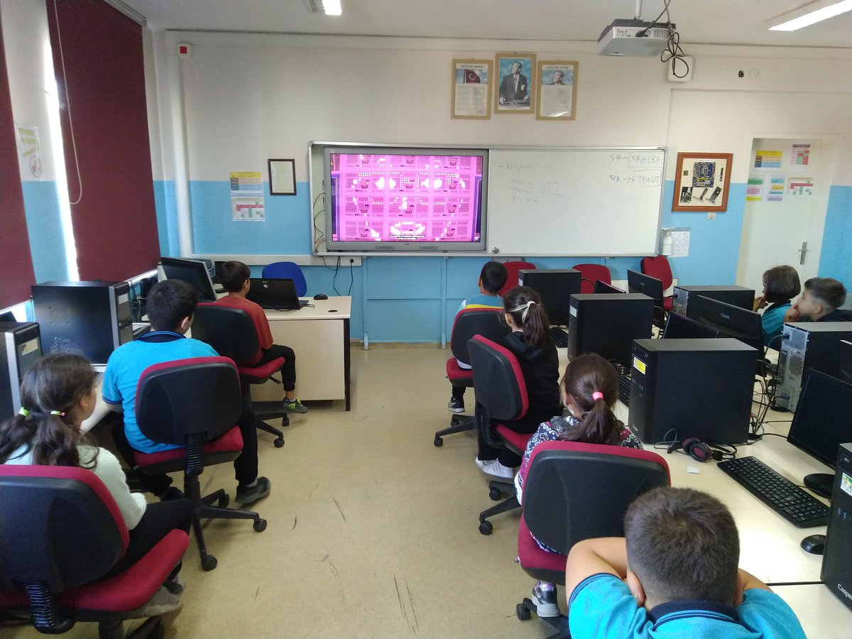 kale_ybo's tweet image. BT öğretmenimiz @SezerrK öğrencilerimize CodeWeek kapsamında Yapay Zeka kavramları ve Yapay Zeka ile görüntü, ses işleme uygulamaları eğitimleri yapıyor.
#Codeweek2023 🌐
@denizlimem
@ArgeDenizli
#YapayZeka 🤖
@tcmeb
@emre_caliskan
@YTEMEL3
@CodeWeekEU
@CodeweekTurkiye