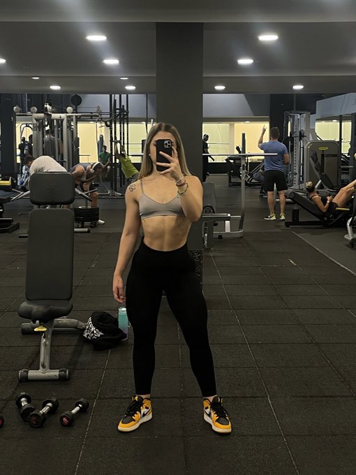 Una fotito de hoy en el gym :) https://t.co/D6ux4NnsKn