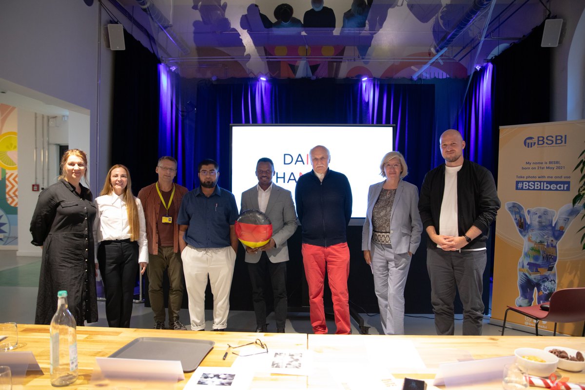 BerlinSBI's tweet image. On 11 October 2023, #BSBI hosted its first #FutureLab ceremony, recognising the winners of the #DTicketChallenge.  Learn more about the #event: bit.ly/3FGDAhL