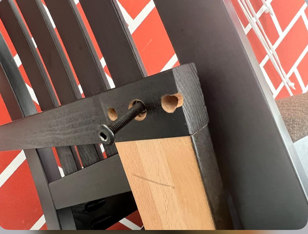 aishwaryajn28's tweet photo. Purchased dining table of 22k on Amazon on Aug 16,&amp; suffering since then.The quality was so bad that chairs broke within 15 days.Wasn’t able to return as amazon return window is closed &amp; home centre isn’t providing proper solution #disappointed @HomeCentreIndia @sitaramkumar https://t.co/4Pm0SA6wJp