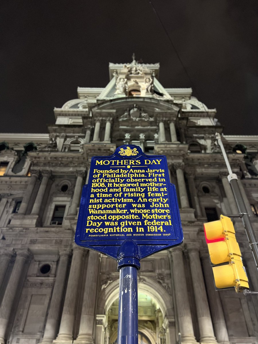 mraible's tweet photo. Photos from a historic walkabout in Philly last night. #java #jugtour #oktadev https://t.co/wG5knOIu1v