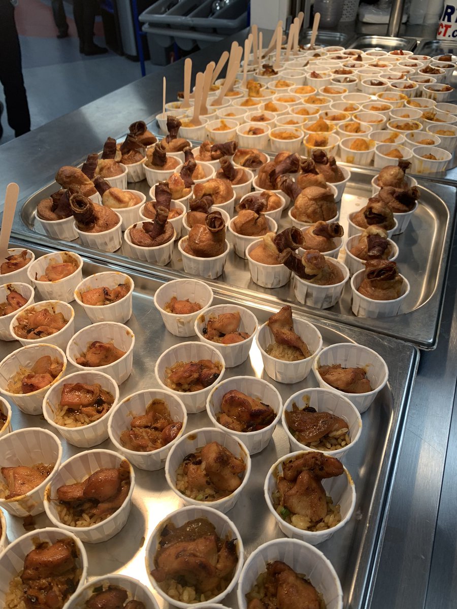 cheftonymulgrew's tweet photo. #ParentsEvening sampling #schoollunches #localmeats #organic @JeanetteOrrey @LoveBritishFood @PSC_Alliance @LACA_UK @EmmaatGazegill https://t.co/8fDBQwDuxY