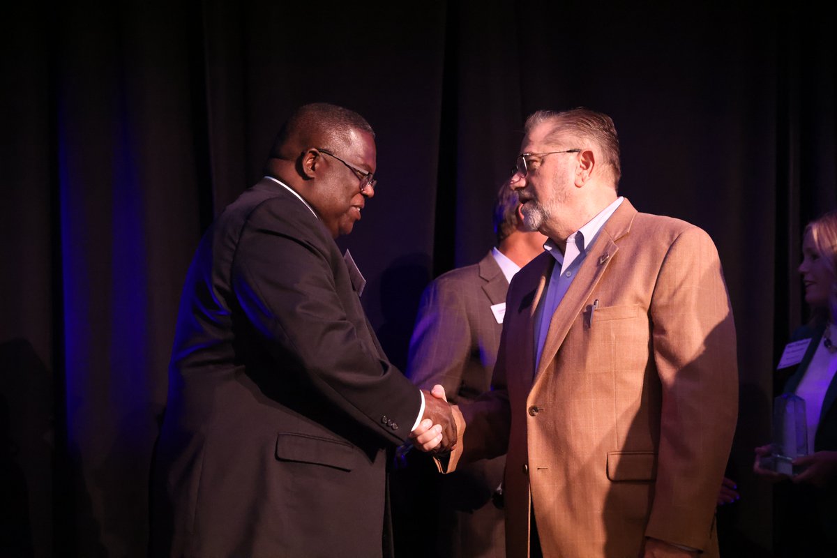 ☘️BREAKING NEWS! ☘️ Dublin City Schools’ Lead Learner, Dr. Fred Williams, has been named one of four finalists for the 2024 Georgia Superintendent of the Year! #TheDublinWay 

dcsirish.com/departments/co…