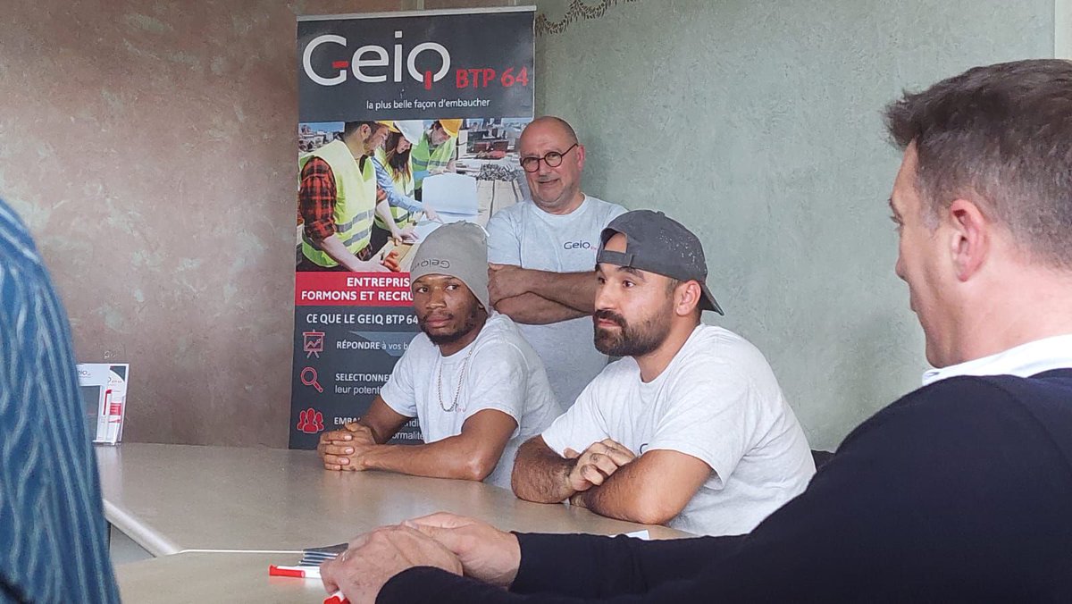 Prefet64's tweet photo. #semainedelintegration👷
La secrétaire générale adjointe a visité ce jour le GEIQ BTP 64 situé à Lescar. Ce groupement d'employeurs accompagne notamment les étrangers dans leurs projets d'insertion professionnelle et les aide à obtenir une qualification dans le domaine du BTP. https://t.co/DVDVOWV71p