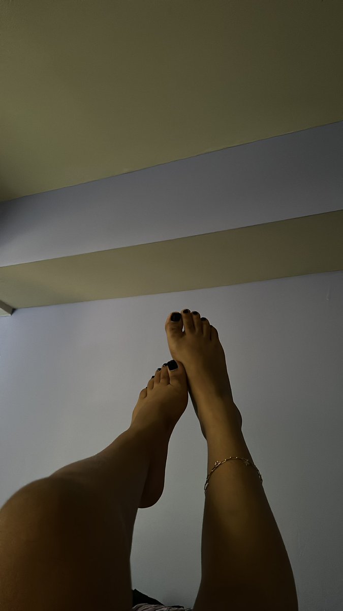 goddesFran's tweet photo. DM if you want to buy some pics 👣📸
#feet #feetfinder #feetpicsforsales https://t.co/N5EAT10BRB
