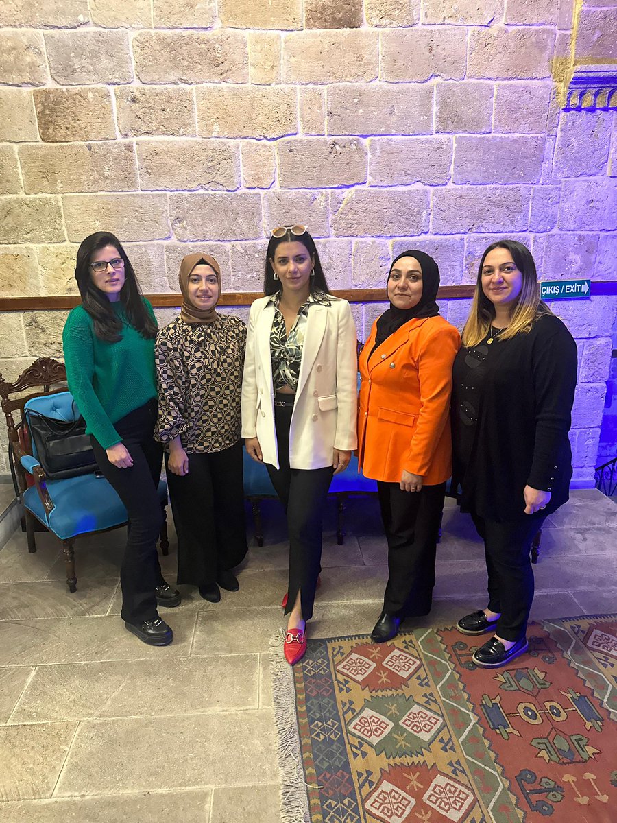 gsskadinkomisyn's tweet photo. Komisyon Başkanımız Sevda KOCA, Niğde İl Başkanımız Özlem AYHAN ile Niğde’deki kadın temsilcilerimiz ile bir araya geldi. 

Camiamız hakkında istişarelerde bulunuldu. https://t.co/ByzmKcFXph