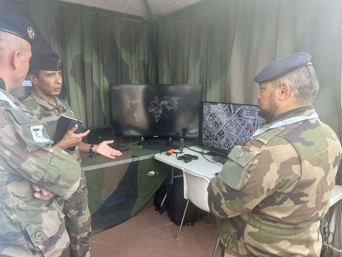 48eRT_CDC's tweet photo. Hier après-midi le 48 qui a participé au montage du stand du #CTNC - Commandement Terre du Numérique et du Cyber pour la #PIHEDN de l’armée de Terre a présenté son stand en avance de phase au #GAO.
#DeCombat
@COMSIC_FR
@armeedeterre https://t.co/1HfhmEVHH5