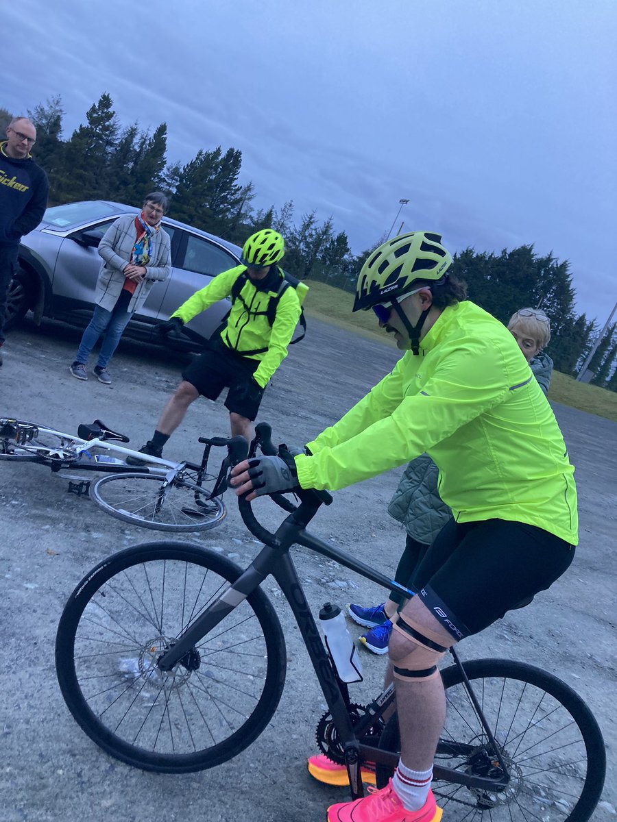 Lisamc0809's tweet photo. The lads are half way through their cycle! Brilliant reception in Clifden today 🫶🌟
Looking forward to your homecoming on Friday 🥳 
https://t.co/86cTq5ETLc

 @RNLI @ClifdenRNLI @OceanFmIreland @ShannonsideFM @CarrigallenGFC https://t.co/Pg0VnFCa52