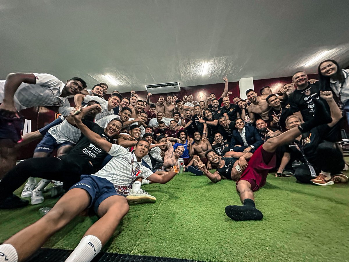 𝐹𝑎𝑚𝑖𝑙𝑖𝑎 🫂

#SiempreVinotinto 🇻🇪