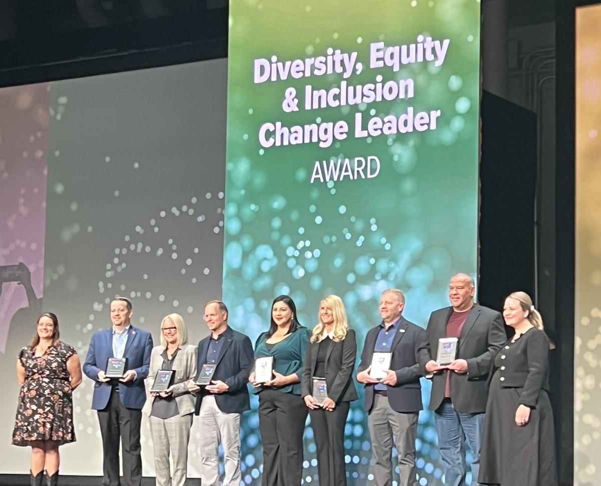 One_Werner's tweet photo. 🏆 #TeamBlue proudly received the @TRUCKINGdotORG's 2023 DEI Change Leader Award!

EVP and CLO, Nathan Meisgeier, accepted the award along with seven other recipients yesterday during #ATAmce23.

Read more ➡️ https://t.co/ufWTTDEFCm | #WernerProud https://t.co/FPsqXtGLgy