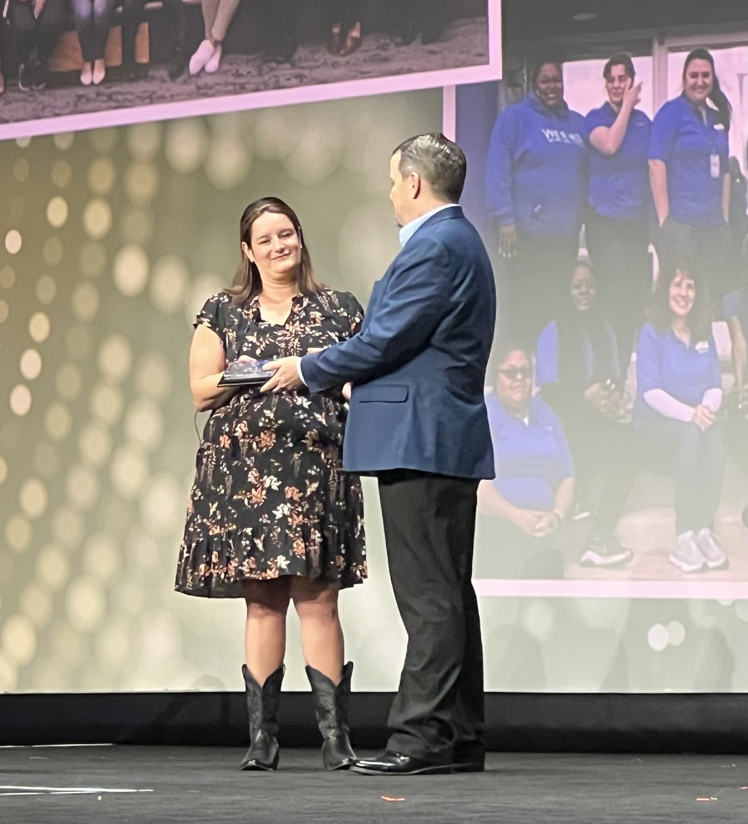 One_Werner's tweet photo. 🏆 #TeamBlue proudly received the @TRUCKINGdotORG's 2023 DEI Change Leader Award!

EVP and CLO, Nathan Meisgeier, accepted the award along with seven other recipients yesterday during #ATAmce23.

Read more ➡️ https://t.co/ufWTTDEFCm | #WernerProud https://t.co/FPsqXtGLgy