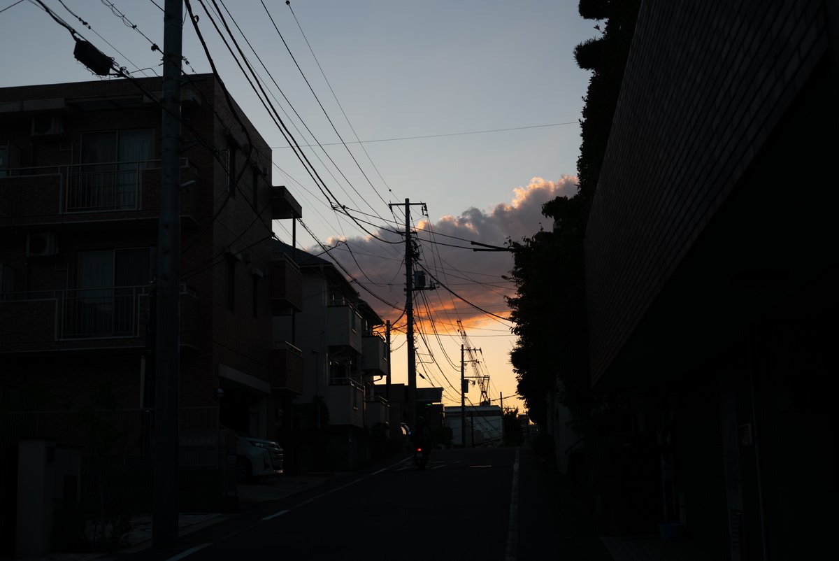yoyo_com_'s tweet photo. 落ちてきそうな雲
#leica #leicamd #zeiss #contaxg #planar #45mm #japan #yokohama https://t.co/4Xu82DyqxS