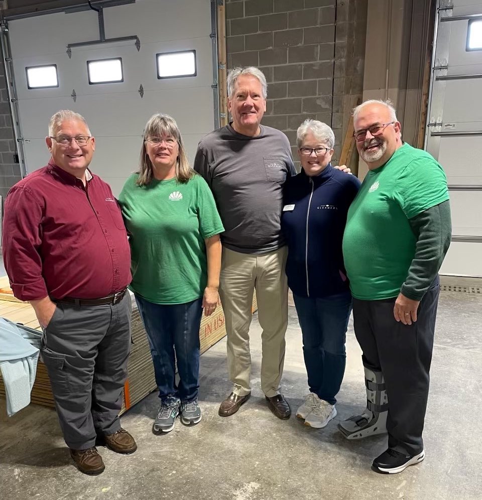 GleanersFBIndy's tweet photo. CEO Fred Glass visited with leaders of the Hancock County Food Pantry on Monday. This pantry distributed nearly 500K meals this year! #WeFeedIND #HancockCounty #hunger https://t.co/C2xkP9mM9f