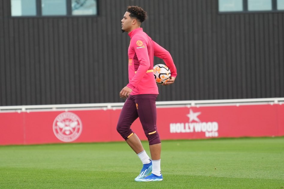 PeartHarris's tweet photo. Back outside doing what I love! ⚽️
11 weeks later. Alhamdulillah https://t.co/ZqnNTAaeta