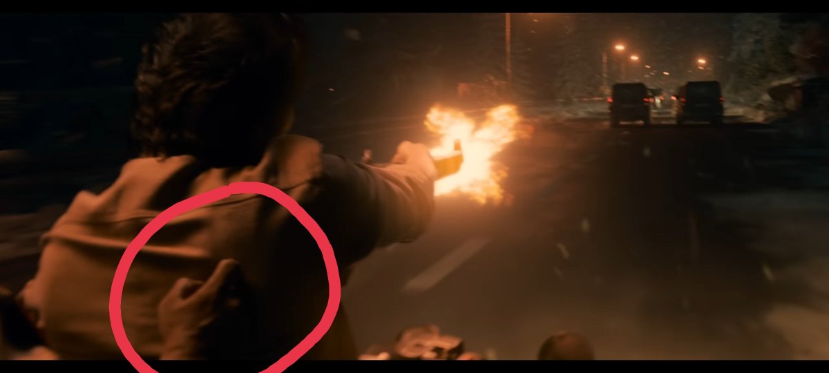 Most Mysterious & Suspicious
frame from LEO trailer
Whose hand is that??😬

#LeofromOct19 #LEO