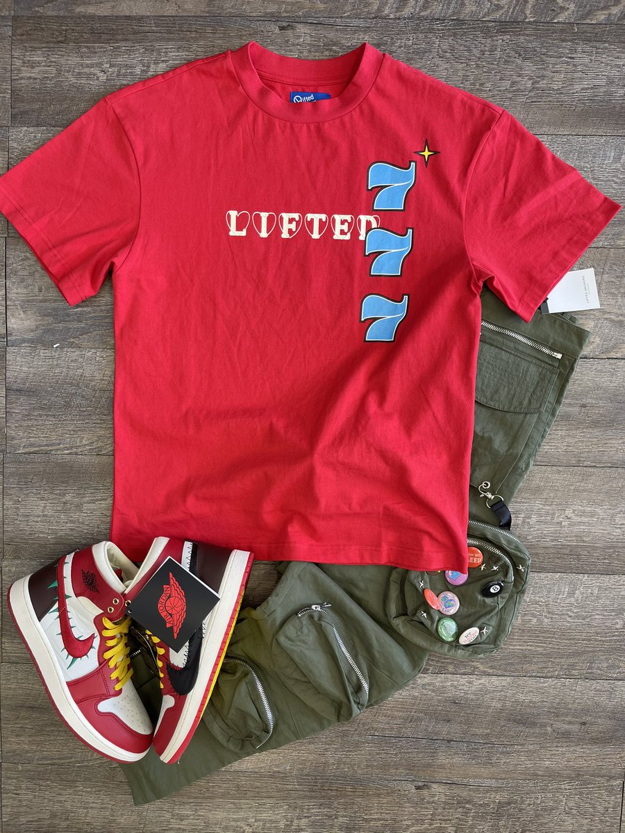 RitzyStylez's tweet photo. Lifted Anchor Lucky 7 tee
Lifted Anchor green moss cargo pant
Jordan 1 x Teyana Taylor https://t.co/GPWlYnzKcT
