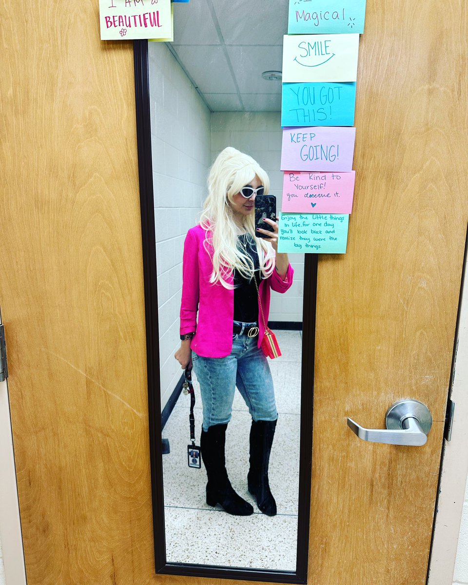 mrsfeirick's tweet photo. Hi Barbie 💗 HoCo week Day 3 @NISDTaft @NISDTaftELA https://t.co/CocfWUBfFJ