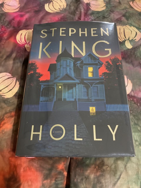 #fallreading #stephenking #holly 🏚️👻🎃📖 Visit our new books section at the MPC Library, 2nd floor. Find other Fall books, 3rd floor and online.  Don't have a library card? Go online, mpc.edu/library "forms" #mpc #mpclib #mpclibrary #librarycard