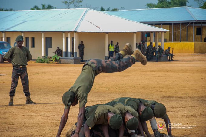 kabumba_justin's tweet photo. #RDC🇨🇩 Guerre dans l'est du pays, les jeunes sont vers la fin de formation au Camp d'entraînement militaire #Bahuma et font partie des nouvelles brigades de l'armée. Ils seront bientôt dans le Nord-Kivu https://t.co/w59nLe50aC
