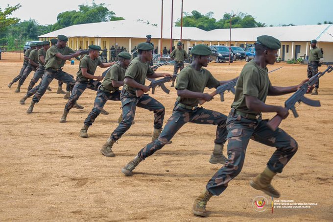 kabumba_justin's tweet photo. #RDC🇨🇩 Guerre dans l'est du pays, les jeunes sont vers la fin de formation au Camp d'entraînement militaire #Bahuma et font partie des nouvelles brigades de l'armée. Ils seront bientôt dans le Nord-Kivu https://t.co/w59nLe50aC