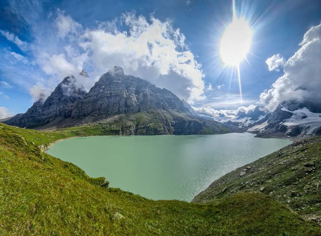 LandofPakistan's tweet photo. Chitta Katha, Shonter Valley, Kashmir Pakistan. https://t.co/6RNvzxqDRK