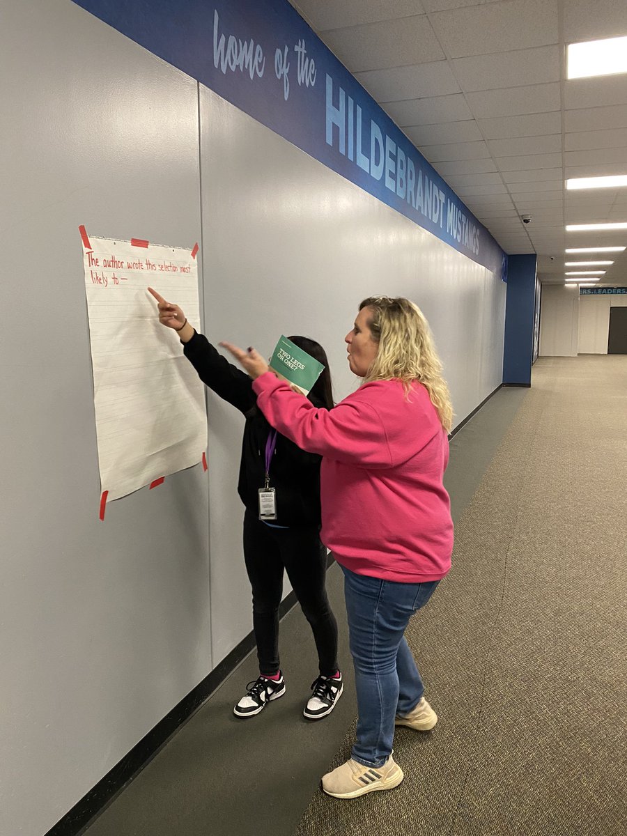 Kristinbevan1's tweet photo. Gallery walks with partners using their mentor texts! #Mustangslevelup #mustangnation #KISDELA https://t.co/rMGUJxAtJE