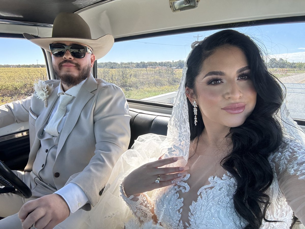 __elav's tweet photo. Ya me les casé 💍 https://t.co/pKntv7IU1e