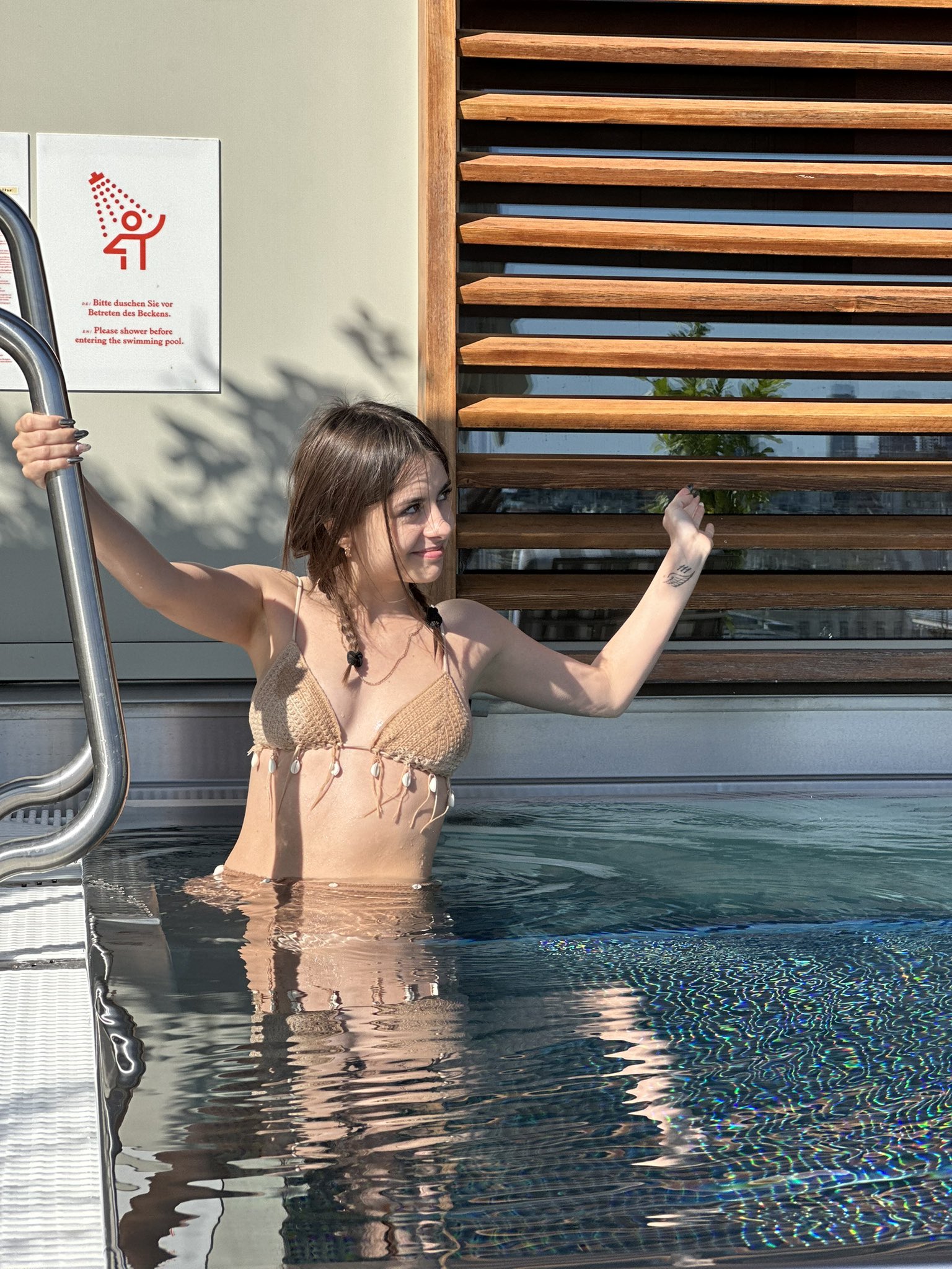 Leena Cooper on X: In a mood for vacations every 2 weeks.. I should get a  bigger salary at my restaurant and fly around the World 9 months a year🌍  t.cobpGh9nZPfk 