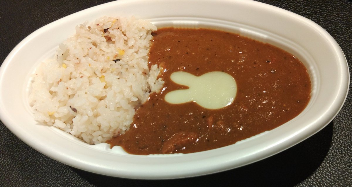Usagikitchen's tweet photo. うさぎのきっちんのメインメニューの「うさぎのきっちんカレー」です♪
野菜自体をルゥにし、お肉も含めフランス料理の調理技法で仕上げている無加水カレーです💞
1枚目はレギュラーサイズ/900円、2枚目はイベント(ハーフ)サイズ/500円です♪

#うさぎのきっちん
#札幌
#キッチンカー
#無加水カレー https://t.co/YCGT15AOS2
