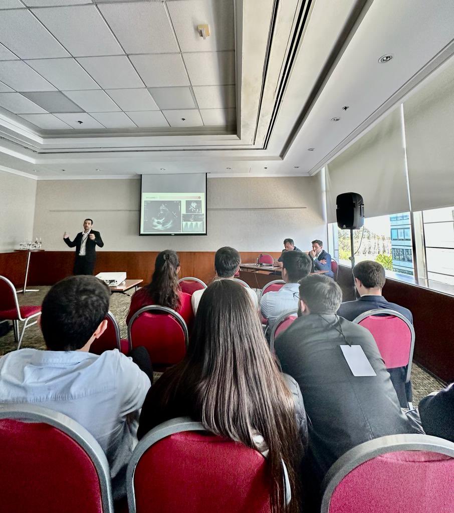 decottosantiago's tweet photo. @ISeropianMD, @BluroIgnacio y @Lucho2L hablando de HTP y mostrando casos muy interesantes en #CUORE23 a sala llena. https://t.co/xVOlyfplFC
