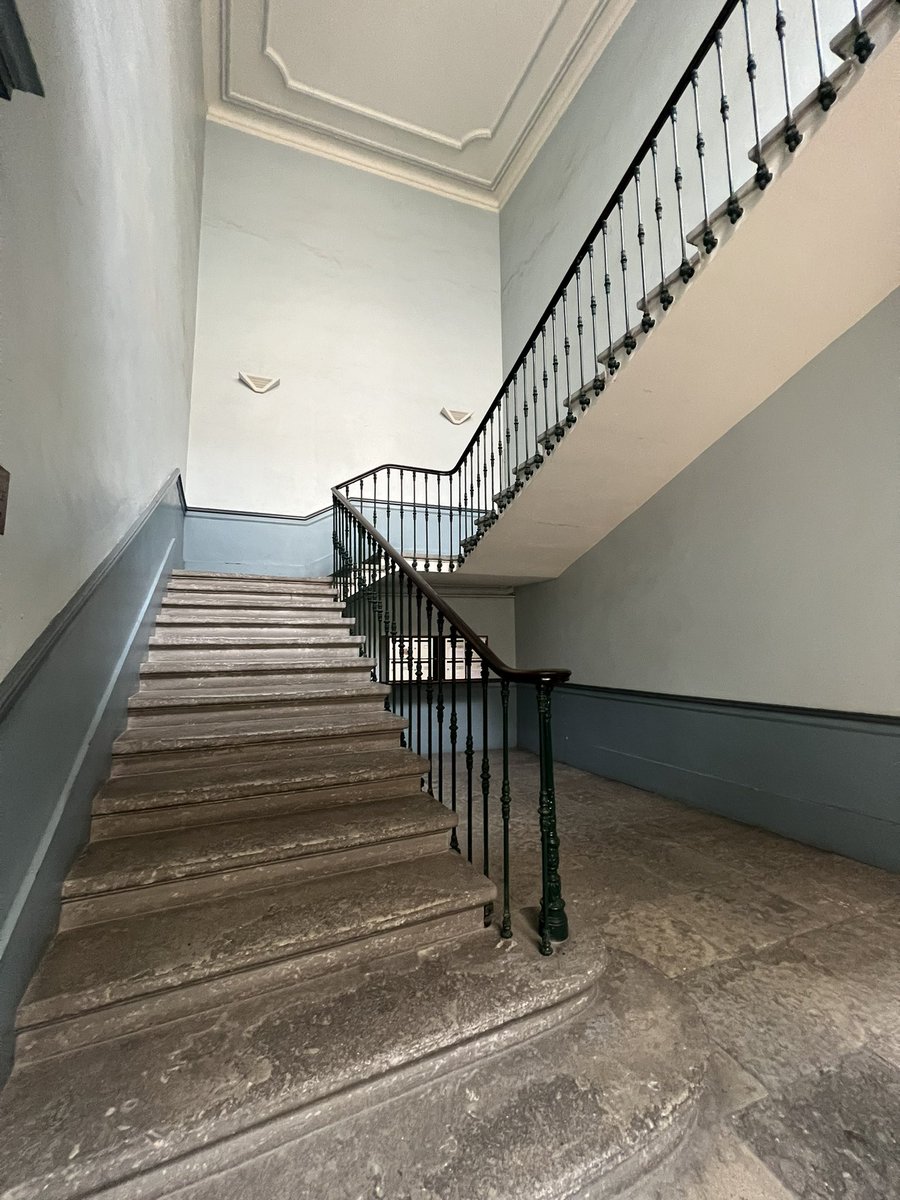 stonemasonryco's tweet photo. Those details that makes the “difference” in a #stone #staircase. In Montpellier you can enjoy amazing #stereotomy of #limestone. A lovely #sustainable way to access the next Floor up ! Stonemasonry at its finest ! https://t.co/ACehPXwXV5