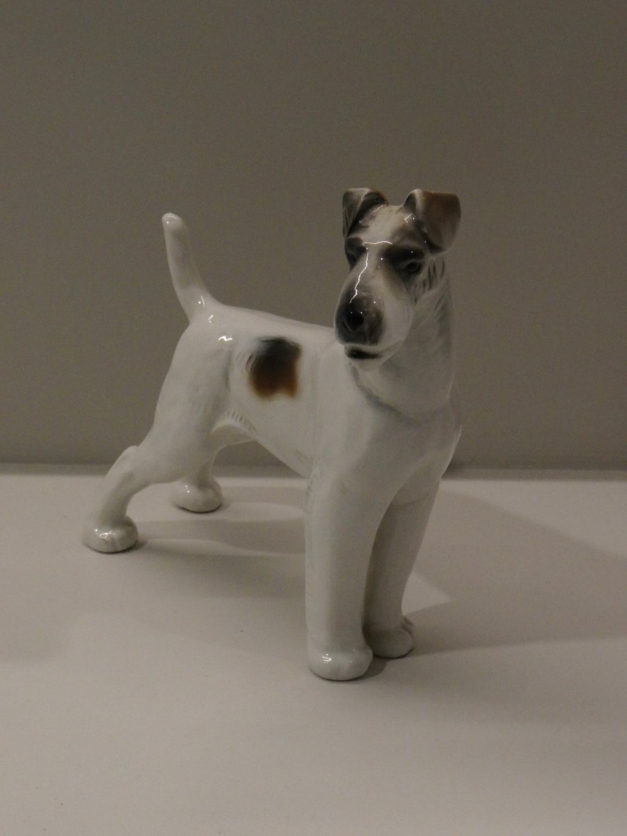 Vintage porcelain statue, Fox terrier, hunting dog, Snowy the famous Tintin dog, comics, Adventures of Tintin #dog #doggy #mutt #pottery #decor #home #homedecor #interiors #shopsmall  #giftideas  #ShopEarly #GiftThemArt #earlyBiz #wiseshopper
elementsdeco.etsy.com/listing/157156…