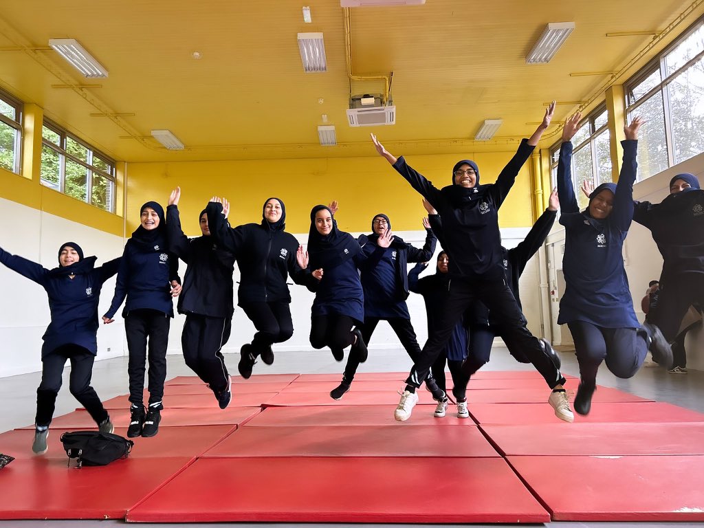 MIGSG_'s tweet image. Students enjoying the new sports hall facilities 

#sports #PE #starjumps #warmup