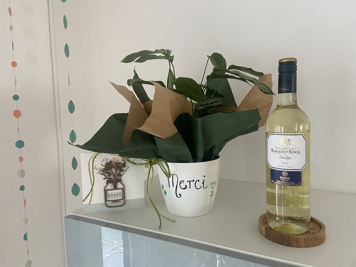 Ein neuer Jahrgang ist verabschiedet und es sind wieder viele tolle Kolleginnen und Kollegen unter uns, die sich alle gerne vernetzen möchten. 2 Codes konnte ich verteilen. Es fehlen noch 6, liebes #fI_seminar. Wer kann noch beim Vernetzen helfen? Gerne per DM 🙏 #twlz