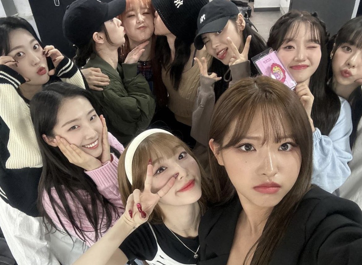 keitadj3's tweet photo. #チュウ のソロデビューを #LOONA メンバーが祝福🎉

チュウはショーケースでLOONA完全体の可能性について「メンバーにはとても感謝している。私が望んで、ファンも望んでいるなら、その時が早く来れば良いと思います」と語った https://t.co/76hoRBC6Ma