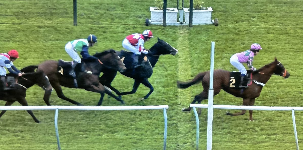 Congratulations @amajox #KayleighStephens WINS @RacingTV @NottsRacecourse #Willingly for @MarkUsherRacing the mare living up to her name #8ran @emilyeasterby 🥈@SerenaBrothert2 🥉#comfortably #topride #topjock 👏👏👏