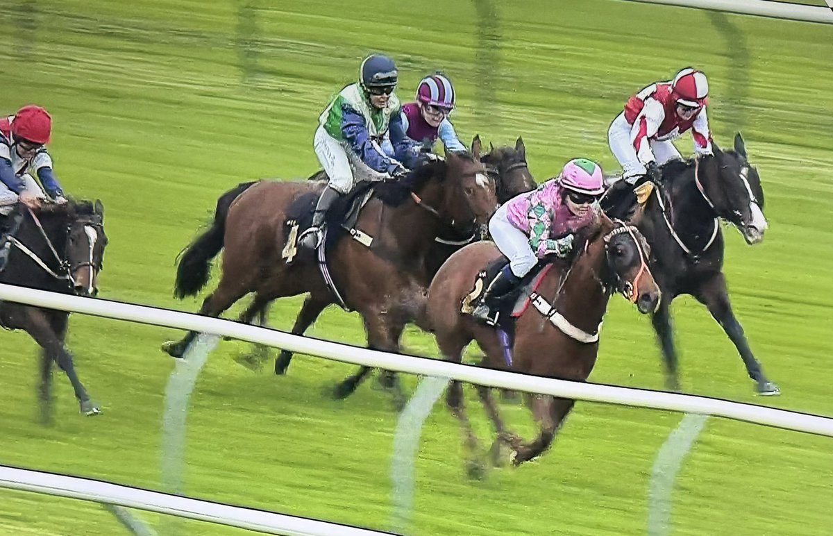 amajox's tweet image. Congratulations @amajox #KayleighStephens WINS @RacingTV @NottsRacecourse #Willingly for @MarkUsherRacing the mare living up to her name #8ran @emilyeasterby 🥈@SerenaBrothert2 🥉#comfortably #topride #topjock 👏👏👏
