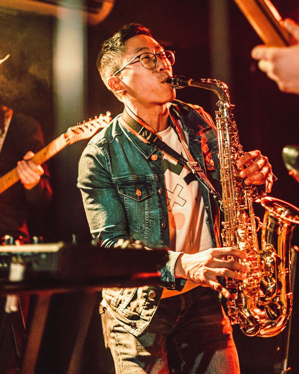 Our sexy sax guy 🎷
@lewisip_