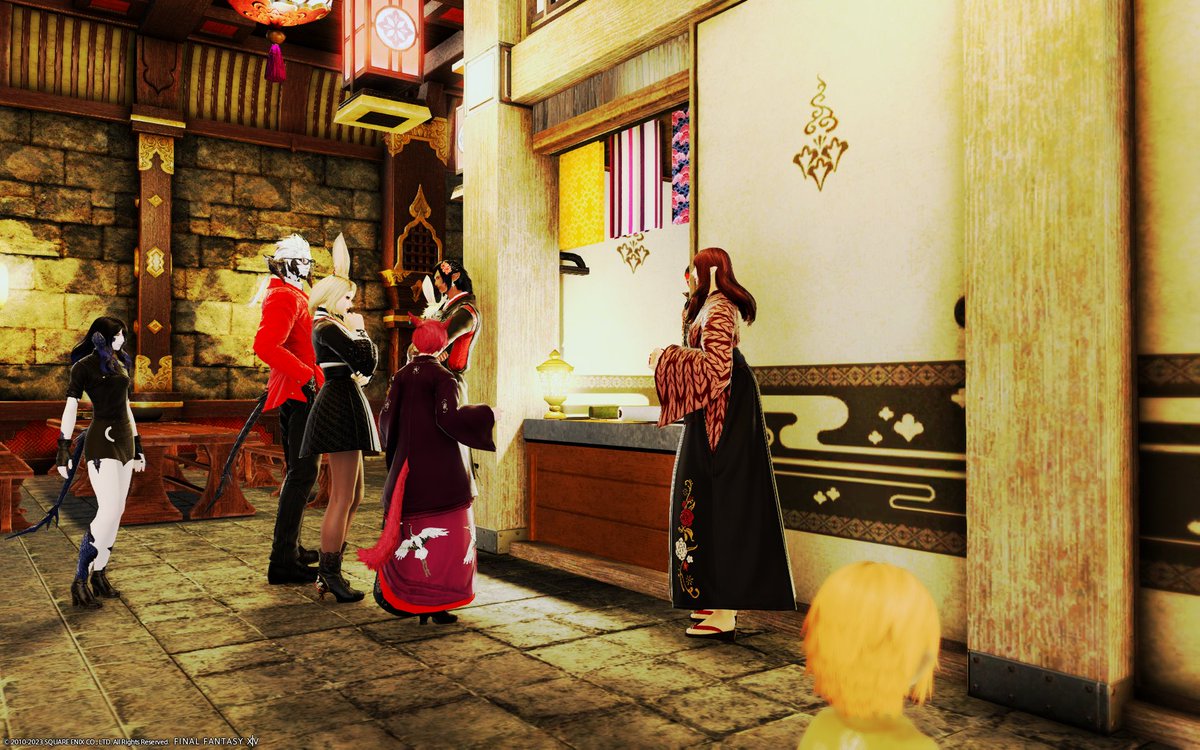 ff14monumomo's tweet photo. 夜市にいってきました。このイベントはイベント運営さんに認められた出店者さんから買いものできるマーケットイベントです。似顔絵屋さんがたぶん多くて 似顔絵1枚100万ギル~なのかな? 英語圏のイベントなので相場が日本とはだいぶ違います。あれ��これも新鮮で楽しかったです↓ #ElementalNightMarket https://t.co/Ou1sjjPZKE