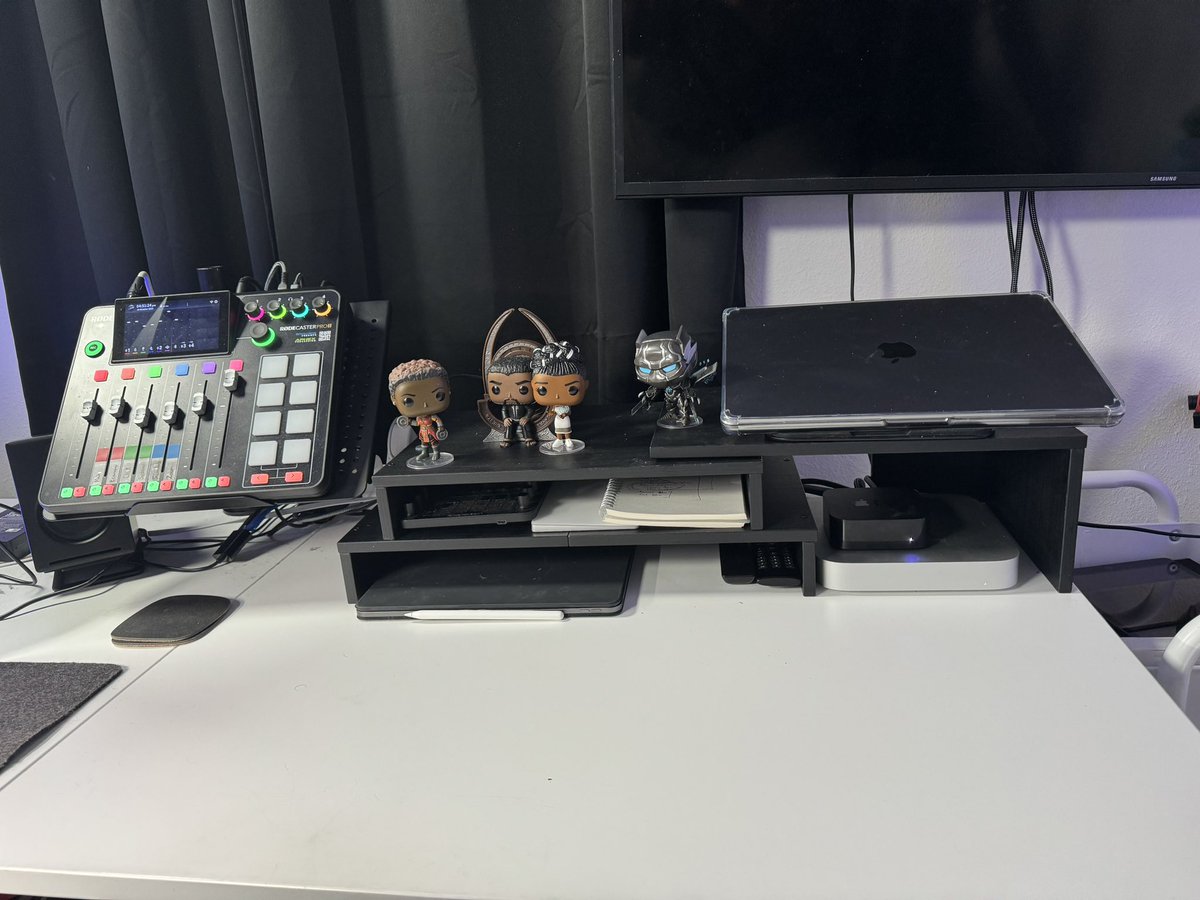 thedevme's tweet photo. Alright, what is your desk setup.
Here is mine in light mode and dark mode. I’m rocking 3 monitors now 🤦🏾♂️. As well as my camera is housed in a teleprompter. My camera is a canon. I use #rodecasterpro v2 for my sound and I’m rocking the Shure sm7b but want the sm7db. https://t.co/mxkb94SGl8