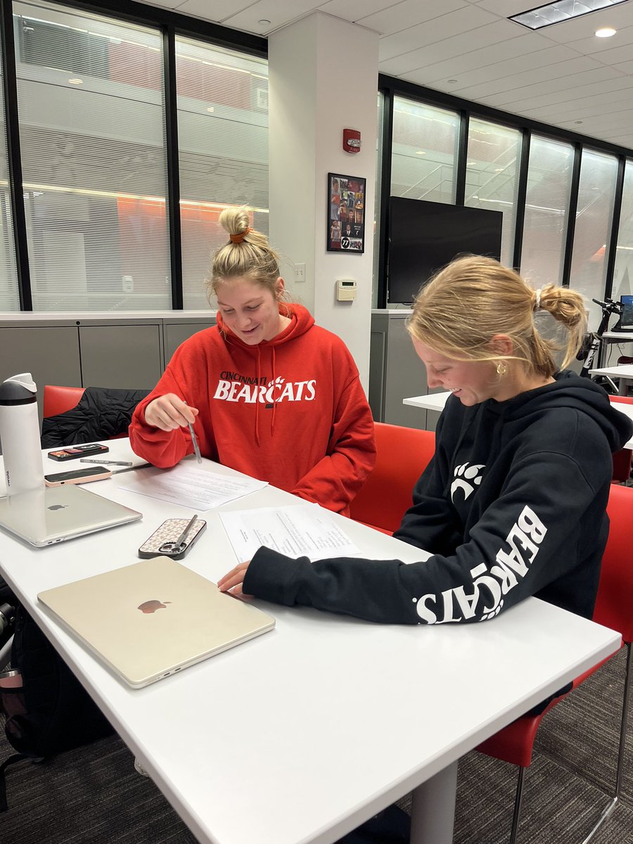 The Academy would like to express our gratitude to @warrenbennisuc for our first combined Leadership Workshop of the semester. We are looking forward to our partnership, and hosting more workshops in the future! #gobearcats #leadership