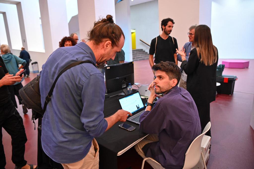 TecnoCampus's tweet photo. @diba @BOBOCHOSES @NeuralFashionAI @asegema @modaccat @PIMEC @sergimoralesd @matarocat @Eurecat_news @asierarranz @nvidia @roserbago @RogerBaranera @ReimagineTextil @Jmarcetermes @ajigualada @danipamies @DBotePaz @JosepL_Checa Recordem que al foyer exposades la tecnologia de:
@AsorCAD: amb l’Impressió 3D en tèxtil
@NeuralFashionAI: Amb la generació d’imatges per al sector moda amb l’ús de la IA
@thinkin_3d: acceleradora de projectes perquè les empreses innovin amb la tecnologia de fabricació additiva. https://t.co/xF0oYfmnWp