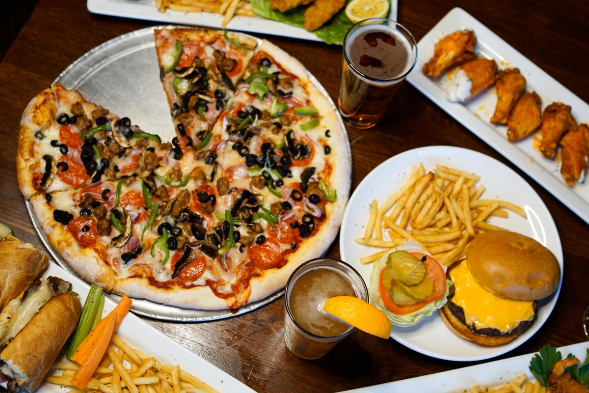 LuckysLoungeNV's tweet photo. A feast for the whole team. 🤩 https://t.co/OrfSFFtnU8