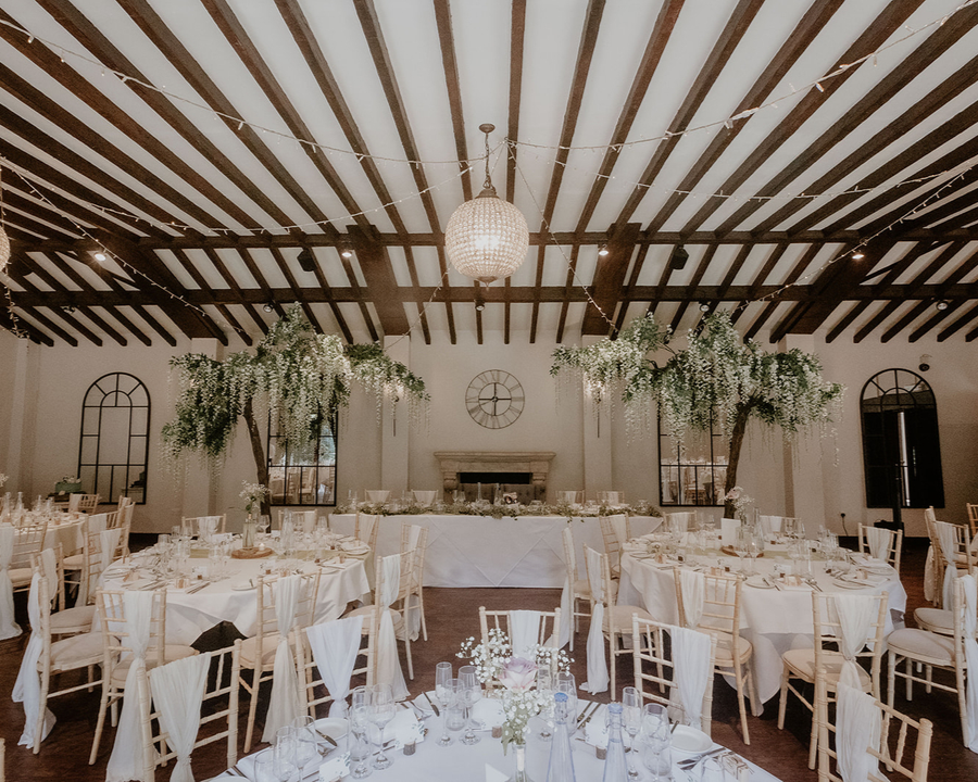 Woodhall_Manor's tweet photo. The perfect space for your first meal as newlyweds ππ
Filled with divine food, fine wines and your nearest and dearest!
#woodhallmanor #wedding #weddingvenue #weddinginspiration #suffolkweddingvenue #londonweddingvenue #manorhousewedding #weddingreception #weddingbreakfast https://t.co/WFqXqQy46S
