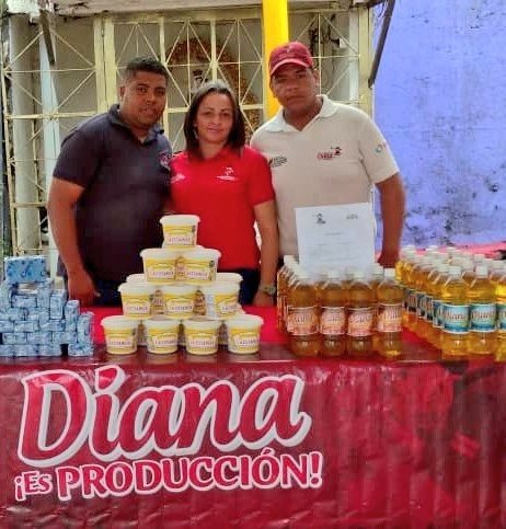 DianaIndustrias's tweet photo. #18Oct| Desde @DianaIndustrias, seguimos trabajando en la producción, donde prevalece los valores que nos caracterizan por ser hombres y mujeres de gran entusiasmo por Venezuela.

#AcuerdosDeUnión https://t.co/nGXK0QrSnJ