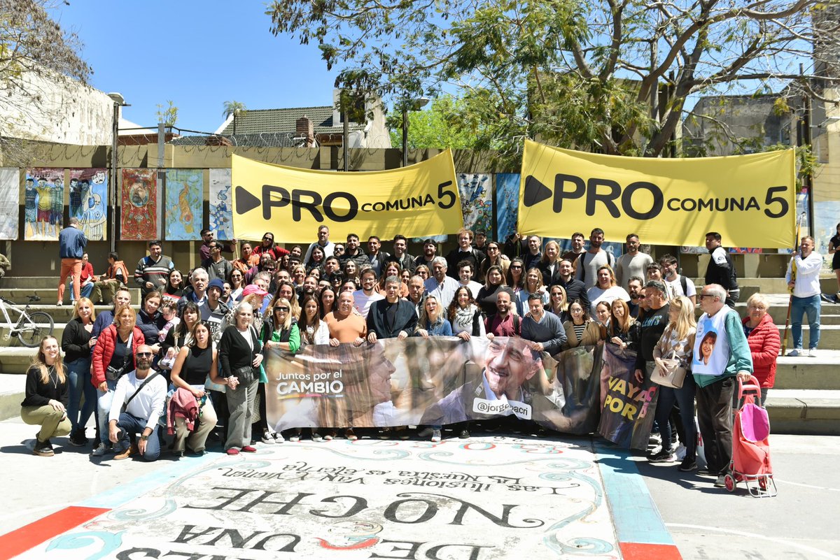 Bancando a @jorgemacri en los últimos días de campaña, hoy recorrimos la #comuna5 con todo el equipo. Vamos a seguir trabajando por la cultura de nuestra ciudad, para seguir mejorando la vida de todos los vecinos.