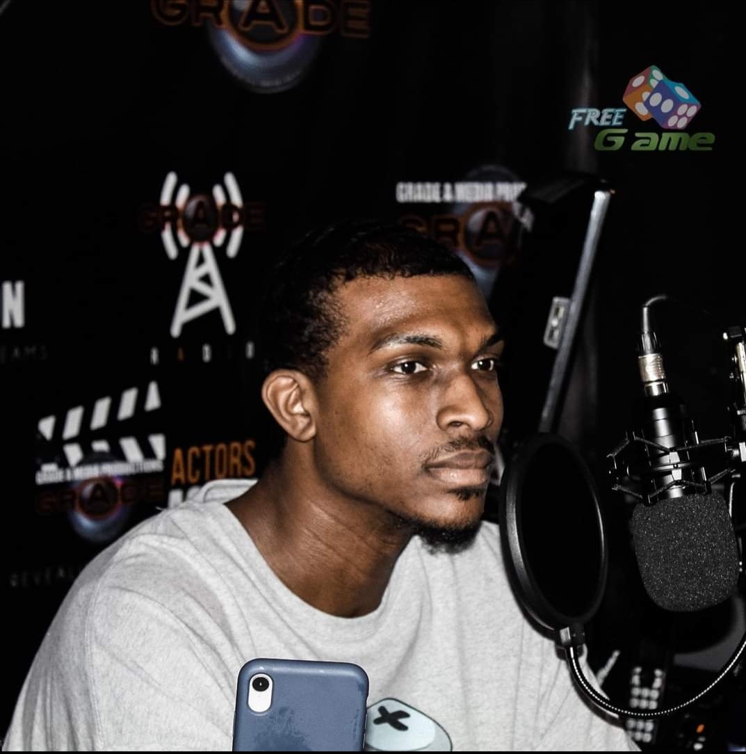 FoEverKingCoopa's tweet image. First interview about my music at the time w/ my 2 brothers I had a lot of fun and some really good conversations and questions. #foeverkingcoopa #firstinterview #freegameproduction @freegameprod @DaRealFatMac02 @guillofinesse